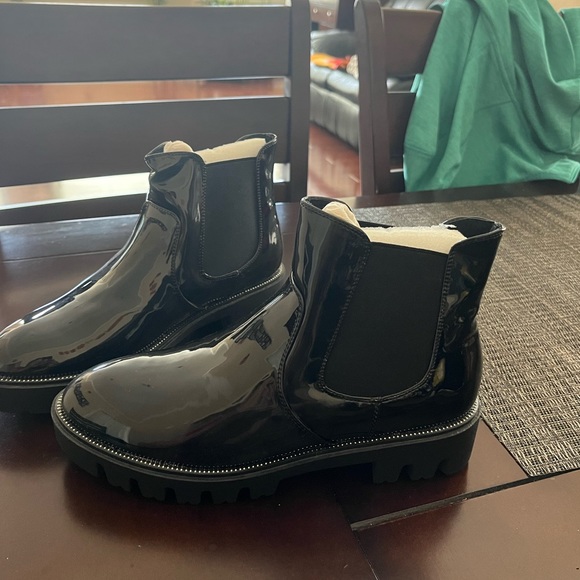 SixtySeven patent leather Chelsea boot women’s 6.5 - Picture 2 of 2